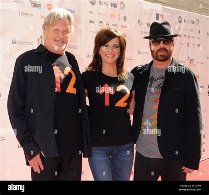 2010 Stand Up to Cancer Benefit - Arrivals
