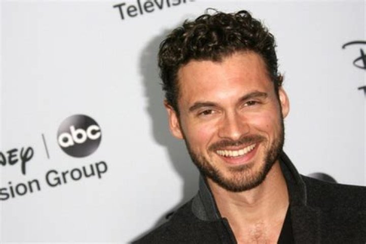 Adan Canto bio