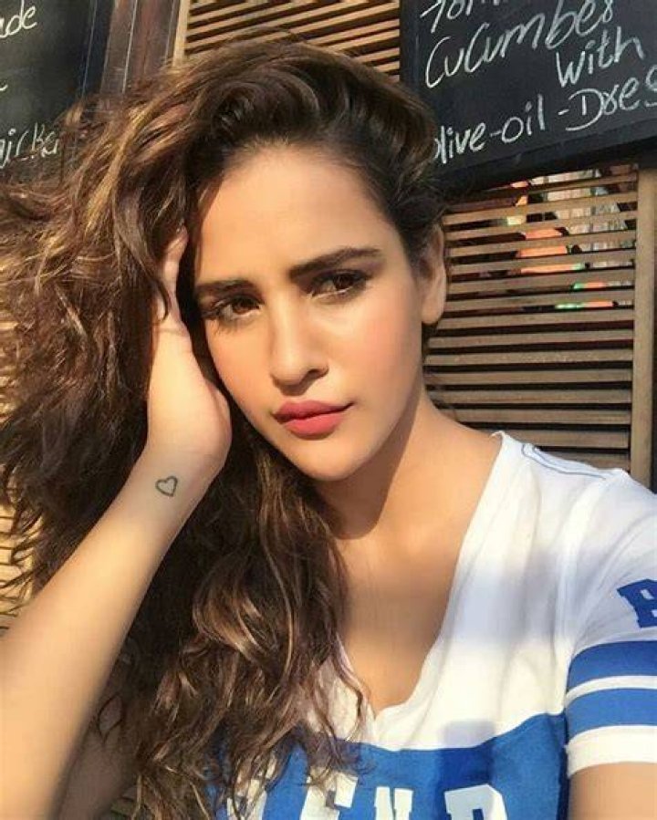 Aisha Sharma likes traveling