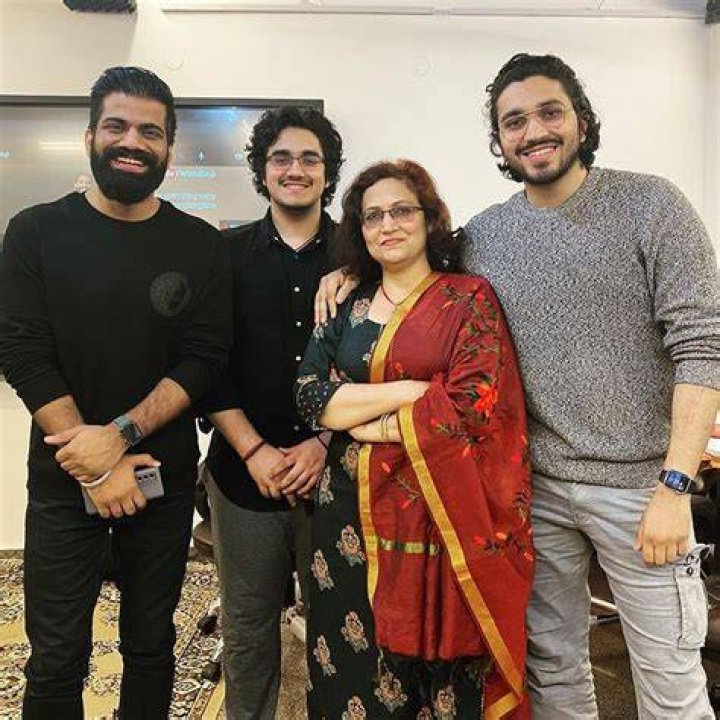 Aman Dhattarwal with his parents