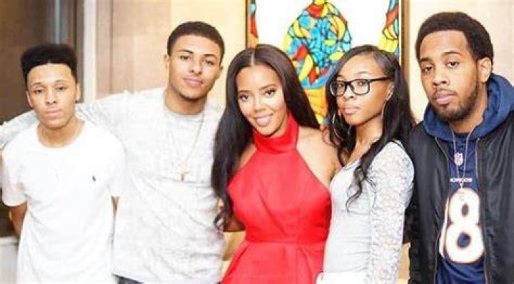 Angela Simmons with her family