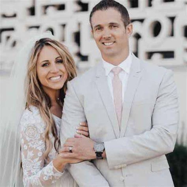 Ashlee Harmon with her husband sons and daughters