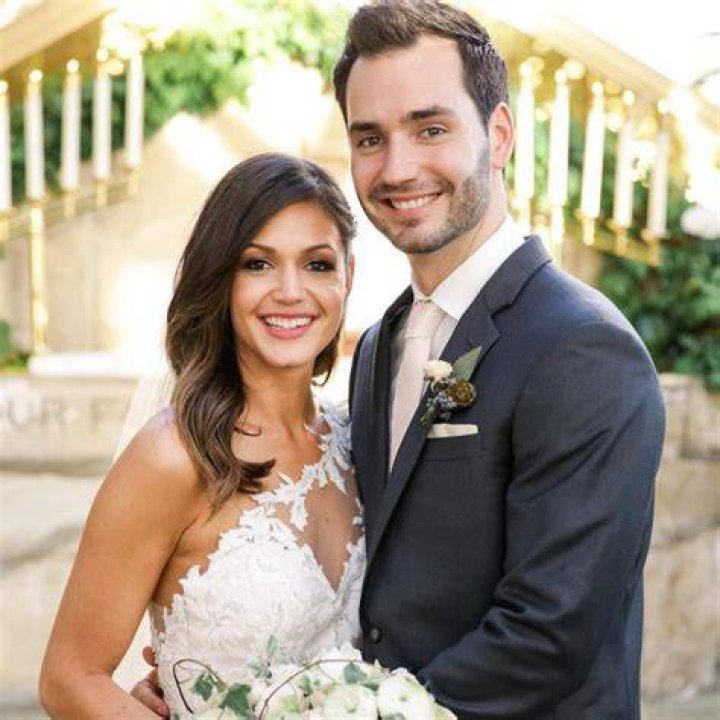 Bachelorette desiree hartsiegfried pregnant