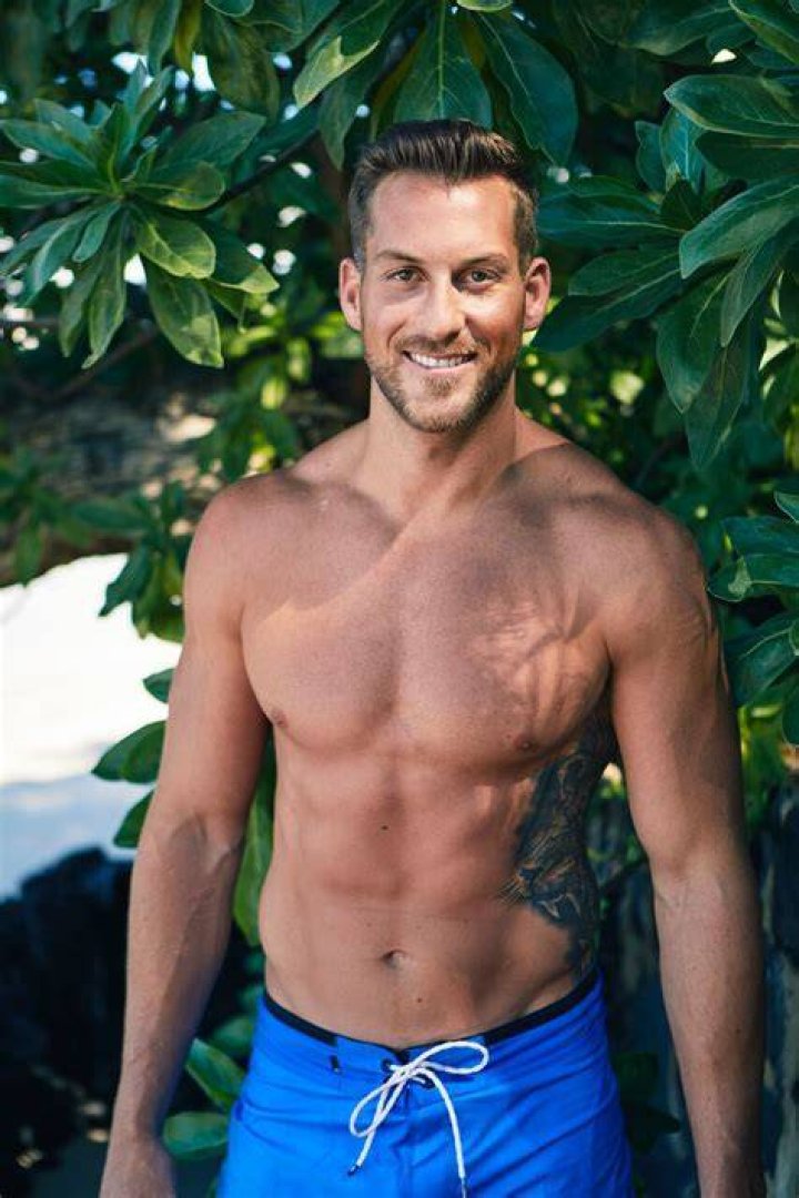 Chase McNary Biography, Wiki (Early Life & Education)