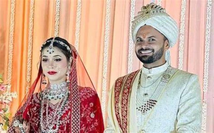 Divya Singh and Mukesh Kumar's wedding photo