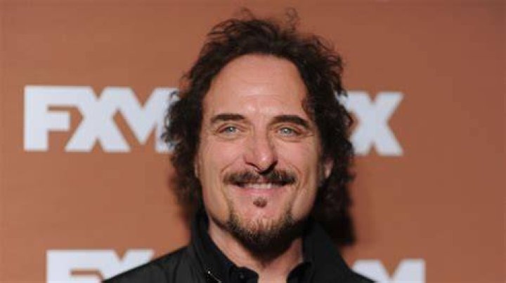 How tall is Kim Coates