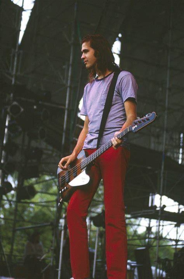 How tall is Krist Novoselic