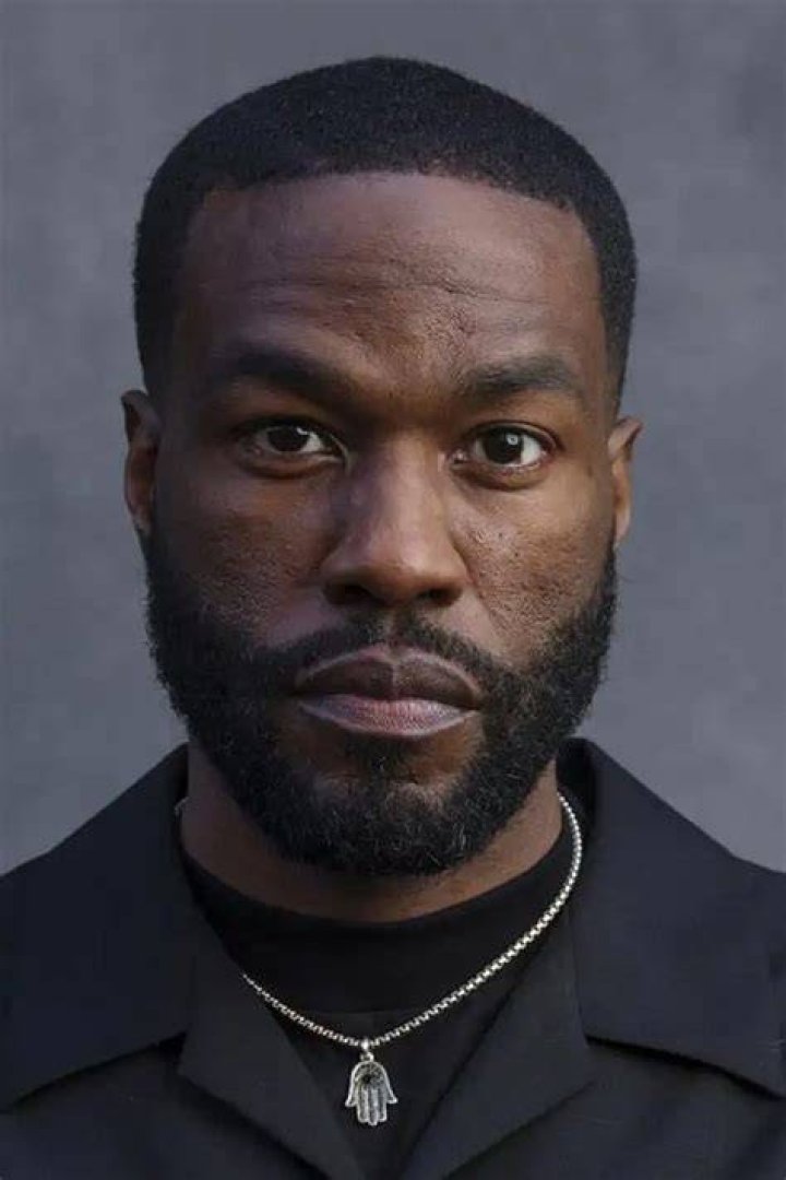 How tall is Yahya Abdul-Mateen II