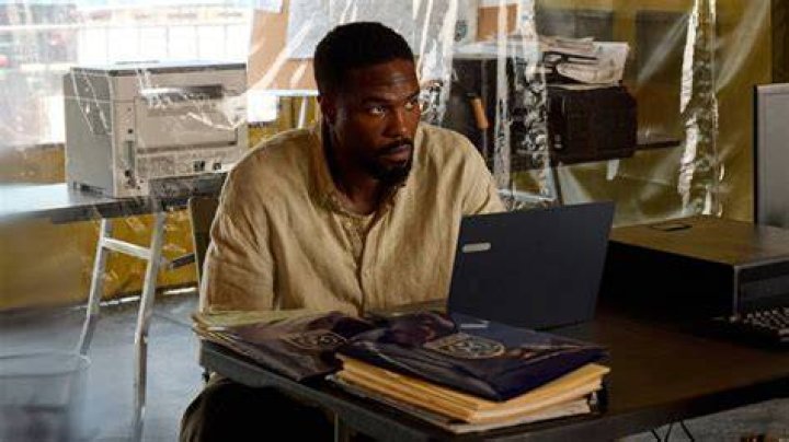 How tall is Yahya Abdul-Mateen II