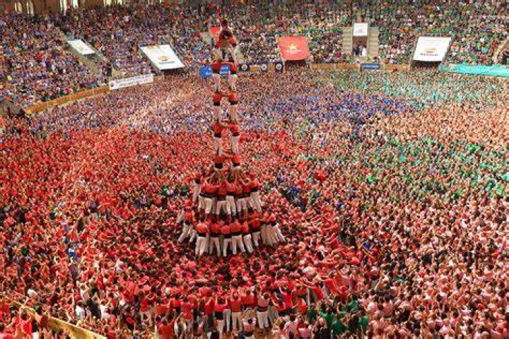 Incredible Images Of Human Towers In Barcelona