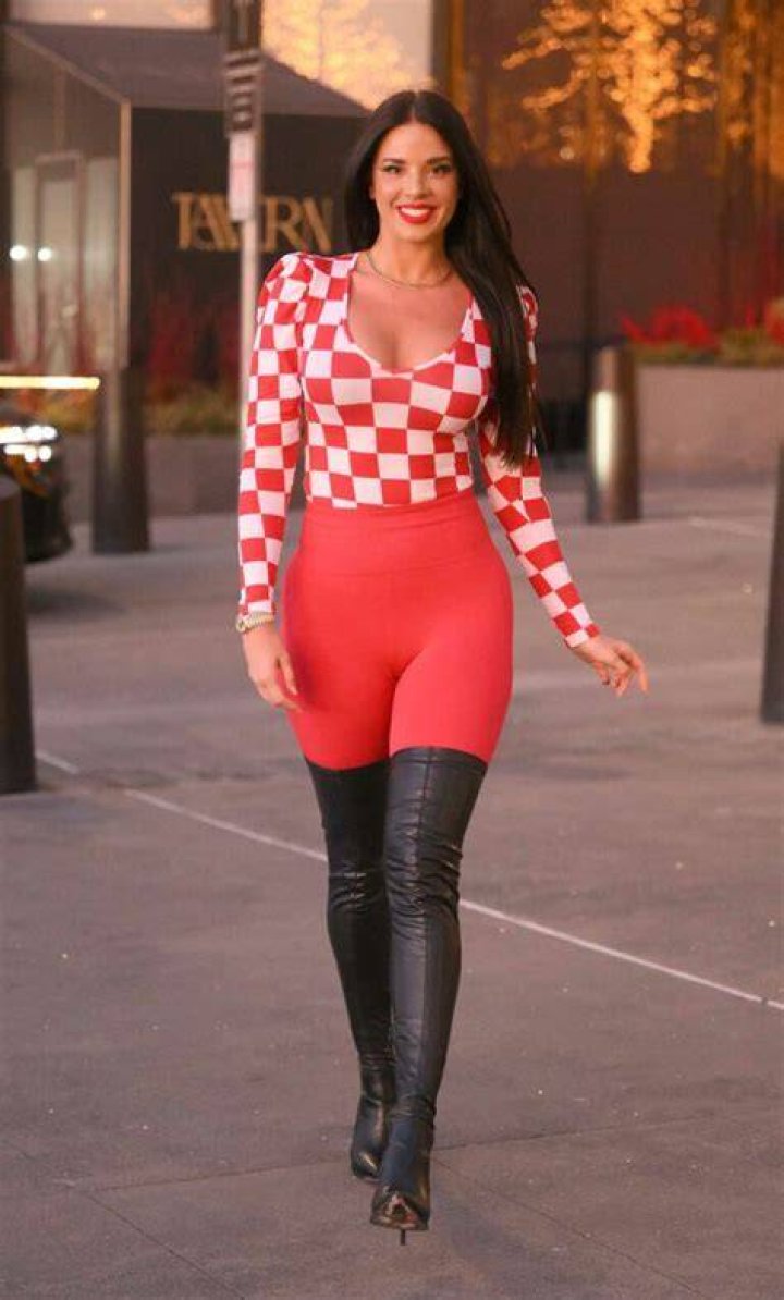Ivana Knoll wiki