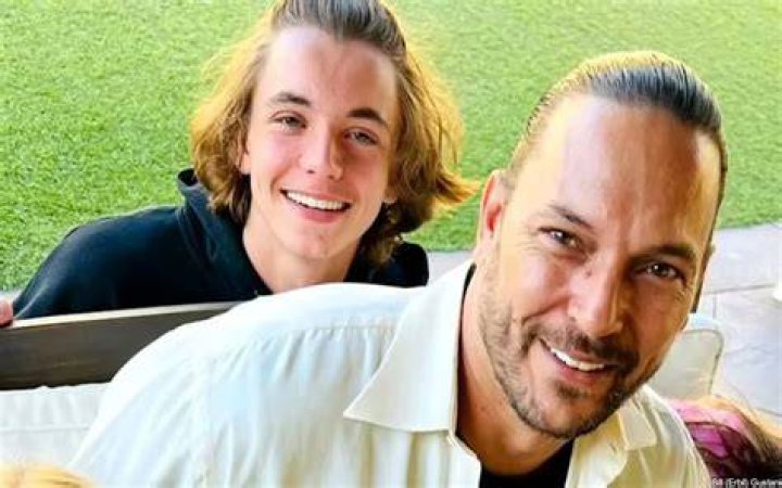 Jayden Federline with his dad and step- sisters