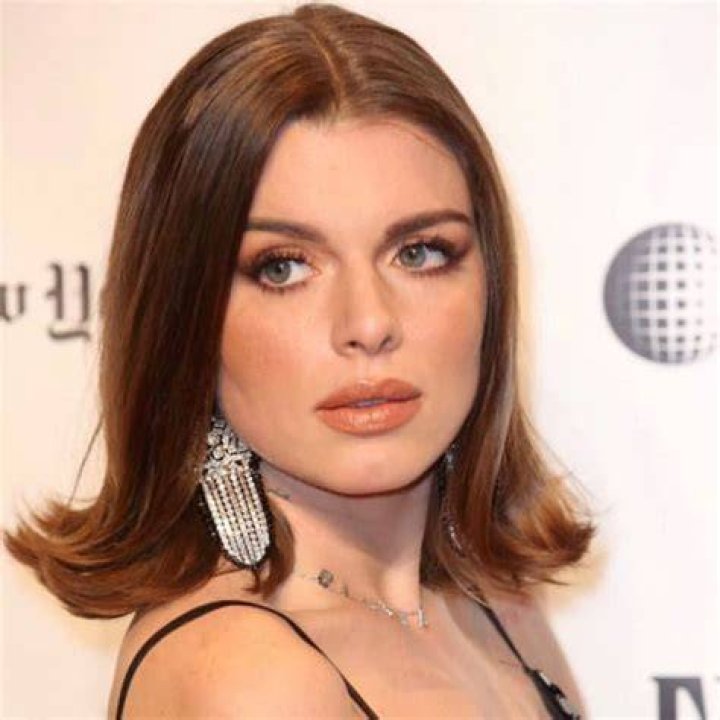 Julia Fox Age, Birthday & Zodiac Sign
