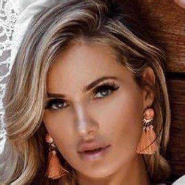 Leanna Bartlett celebrating the birthday of friend Zoe Klopfer at Newport Beach, California