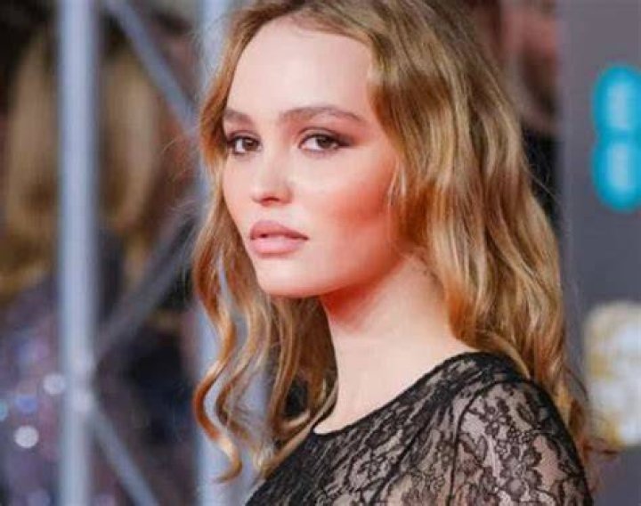 Lily-Rose Depp Net Worth, Income Source & Salary (Agency)