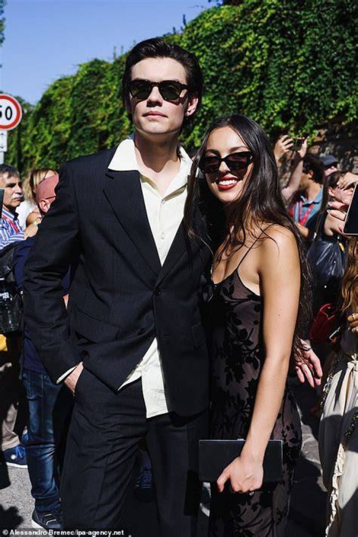 Louis Partridge Wife, Girlfriend Name & Relationships