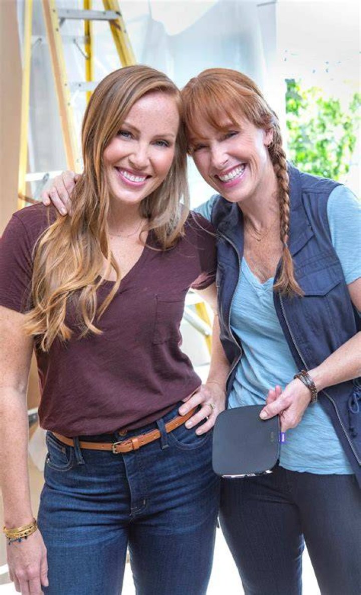 Mina Starsiak with her mother