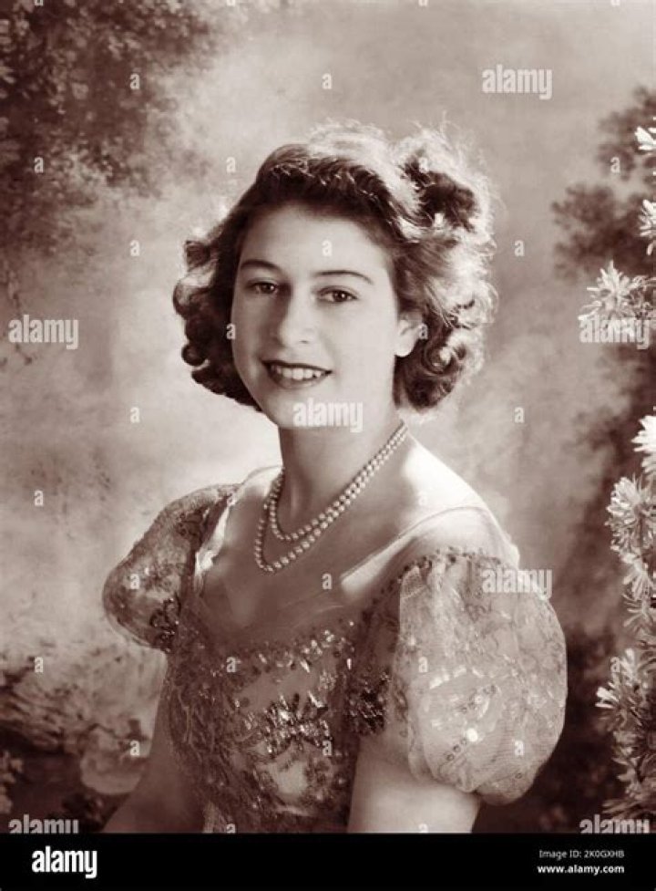 Pictures Of A Young Queen Elizabeth II