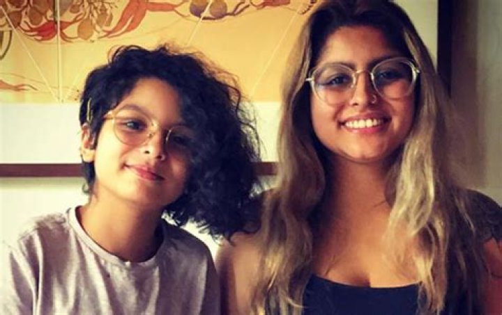 Shakya Akhtar with her sister and mother