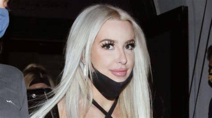 Tana Mongeau Flaunts Her Incredible Abs While Getting Her Workout On