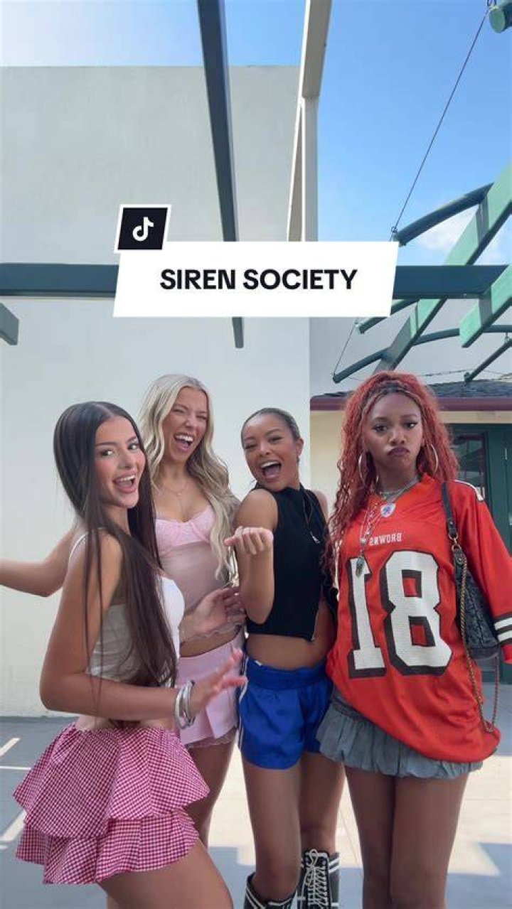 The Siren Society Hosts Animal Rescue Fundraiser "There's A New Top Dog" - Arrivals