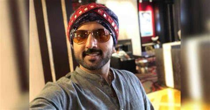 VJ Anandha Kannan with South Indian Actor