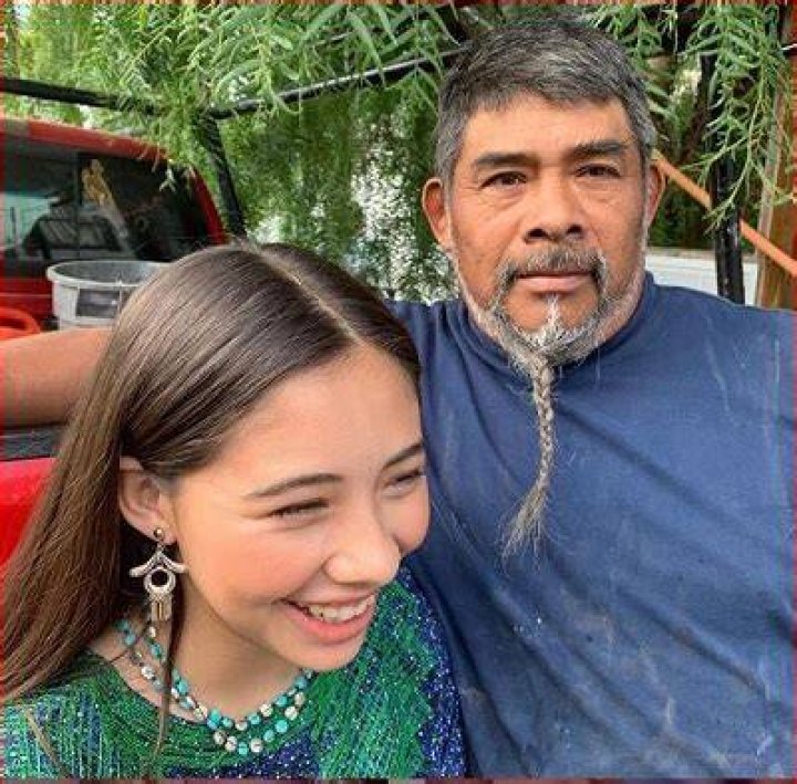 Xochitl Gomez with her father