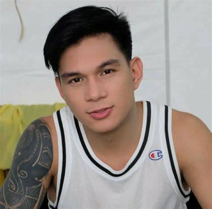 Zeus Collins appeared in Ipaglaban mo