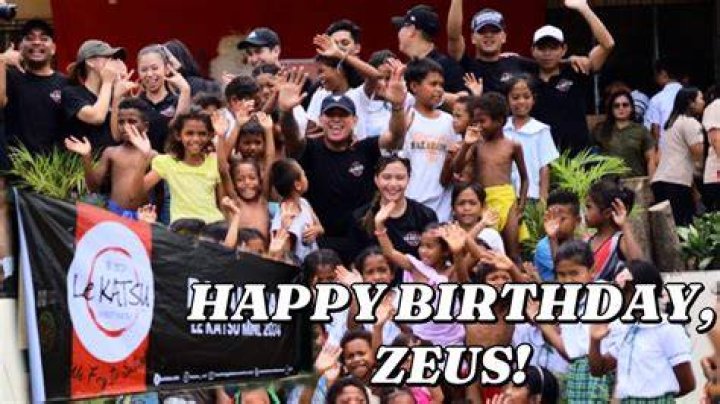 Zeus Collins got Silver YouTube button